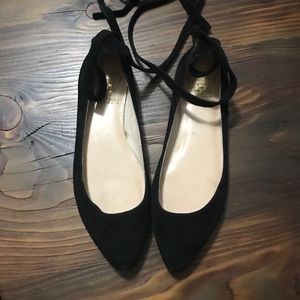 Vince Camuto flats that wrap up calf. 4.5